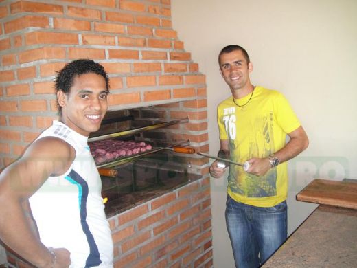 FOTO Bogatie in Brazilia pentru Spadacio, Helder si Eric! Cum au strans mancare pentru saraci!_17