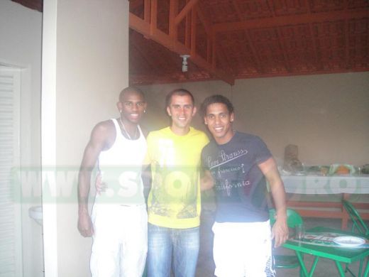 FOTO Bogatie in Brazilia pentru Spadacio, Helder si Eric! Cum au strans mancare pentru saraci!_16