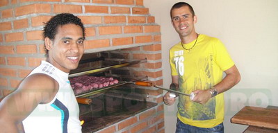 FOTO Bogatie in Brazilia pentru Spadacio, Helder si Eric! Cum au strans mancare pentru saraci!_1