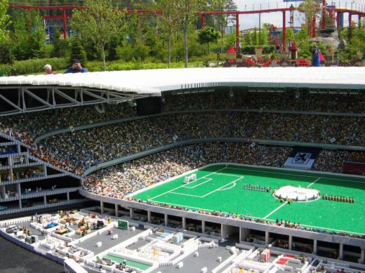 FOTO! Ceva ce in Romania nu vei vedea! Cele mai tari stadioane din lume facute din LEGO_9