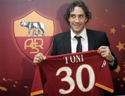FOTO: Luca Toni a fost prezentat oficial la Roma!_13