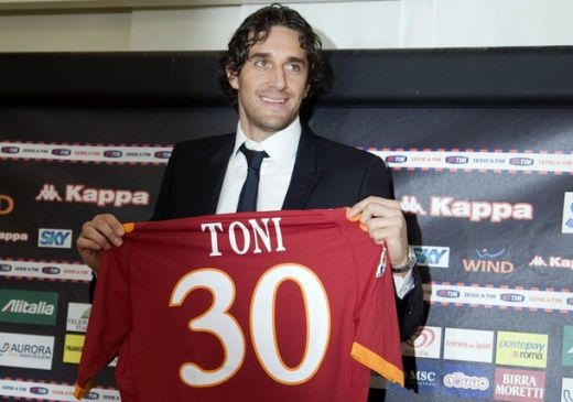 FOTO: Luca Toni a fost prezentat oficial la Roma!_9
