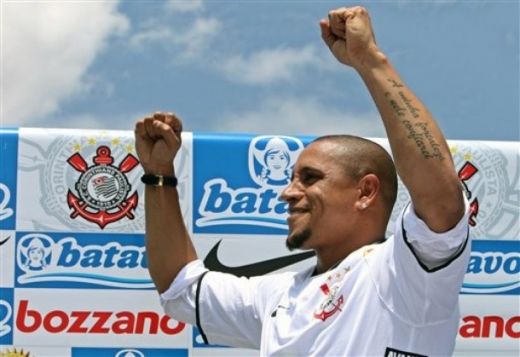 Super show: Vezi cum a fost prezentat Roberto Carlos la Corinthians_3