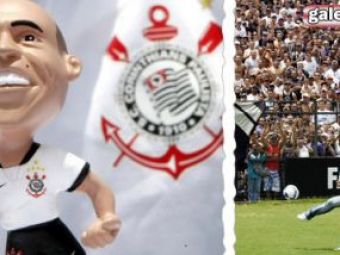 Super show: Vezi cum a fost prezentat Roberto Carlos la Corinthians