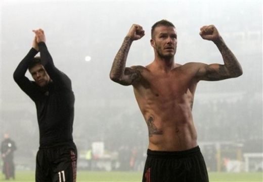 FOTO / Beckham si-a aratat chilotii Armani la derby-ul dintre Juve si Milan!_12