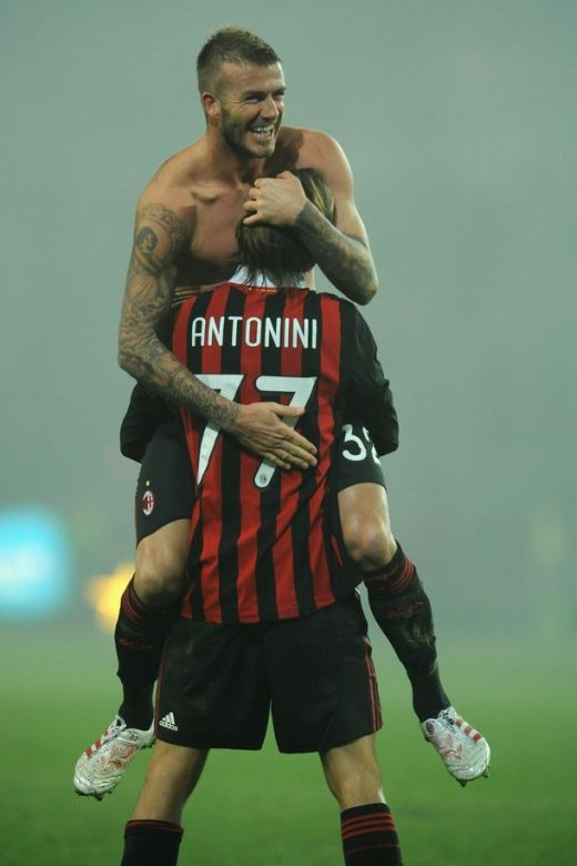 FOTO / Beckham si-a aratat chilotii Armani la derby-ul dintre Juve si Milan!_5