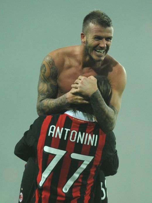 FOTO / Beckham si-a aratat chilotii Armani la derby-ul dintre Juve si Milan!_6