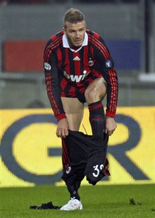 FOTO / Beckham si-a aratat chilotii Armani la derby-ul dintre Juve si Milan!_8