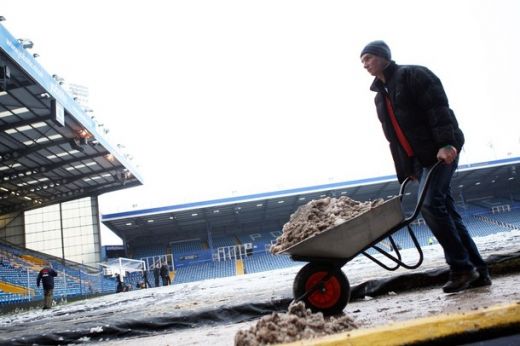 CE FANI! Imagini superbe din Anglia! Fanii lui Portsmouth au deszapezit stadionul!_8