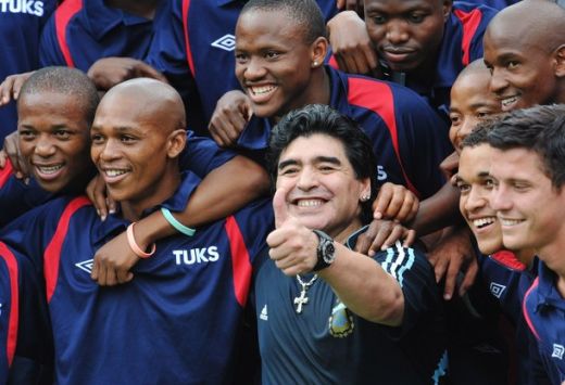 FOTO! Isterie totala in Africa de Sud! Ce show au facut Maradona si Mamaliciki Stoicikov_33