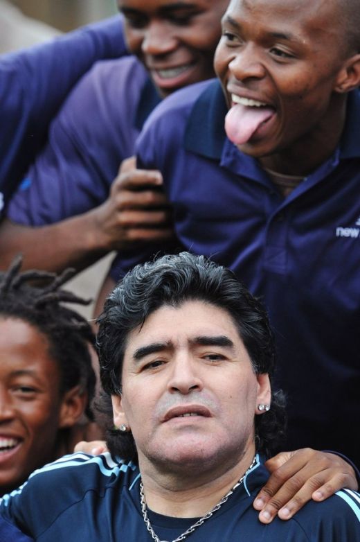FOTO! Isterie totala in Africa de Sud! Ce show au facut Maradona si Mamaliciki Stoicikov_11