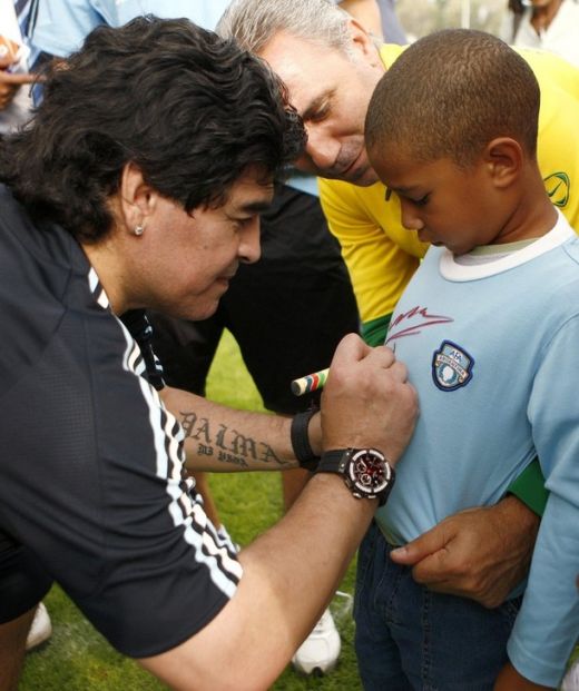 FOTO! Isterie totala in Africa de Sud! Ce show au facut Maradona si Mamaliciki Stoicikov_5