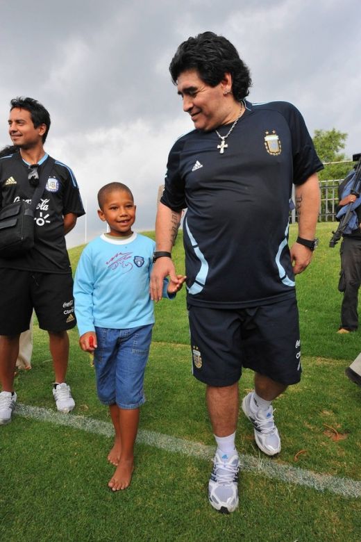 FOTO! Isterie totala in Africa de Sud! Ce show au facut Maradona si Mamaliciki Stoicikov_38