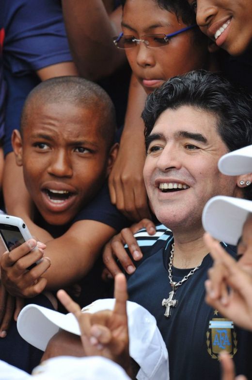 FOTO! Isterie totala in Africa de Sud! Ce show au facut Maradona si Mamaliciki Stoicikov_2