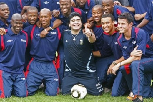 FOTO! Isterie totala in Africa de Sud! Ce show au facut Maradona si Mamaliciki Stoicikov_19