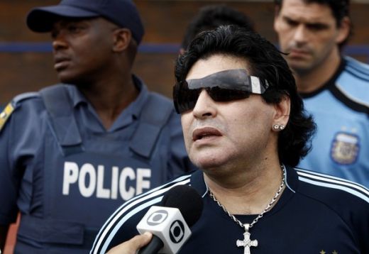 FOTO! Isterie totala in Africa de Sud! Ce show au facut Maradona si Mamaliciki Stoicikov_36