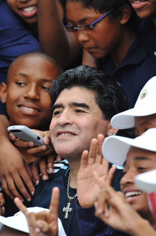 FOTO! Isterie totala in Africa de Sud! Ce show au facut Maradona si Mamaliciki Stoicikov_26