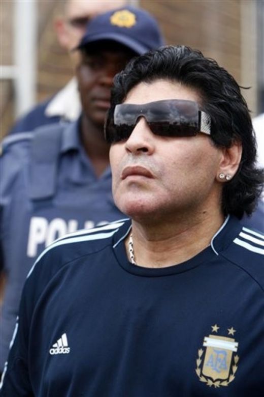 FOTO! Isterie totala in Africa de Sud! Ce show au facut Maradona si Mamaliciki Stoicikov_27
