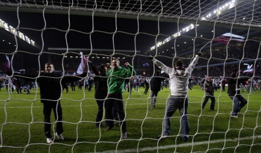 VIDEO Super gol din foarfeca in Aston Villa 6-4 Blackburn! Fanii lui Villa au invadat terenul! _3