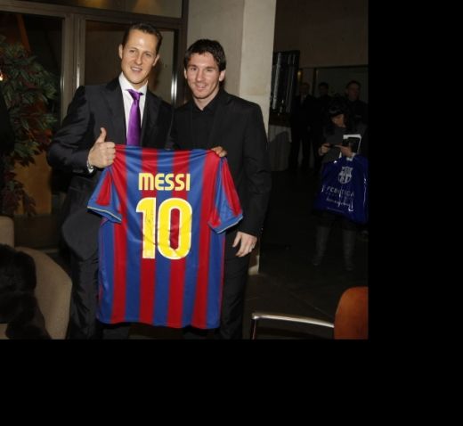 VIDEO / Leo Messi i-a oferit tricoul cu numarul 10 lui Schumacher!_15