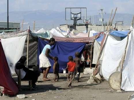 Imagini zguduitoare cu stadionul din Port au Prince, Haiti! Bild: "Stadionul apocalipsei"_6