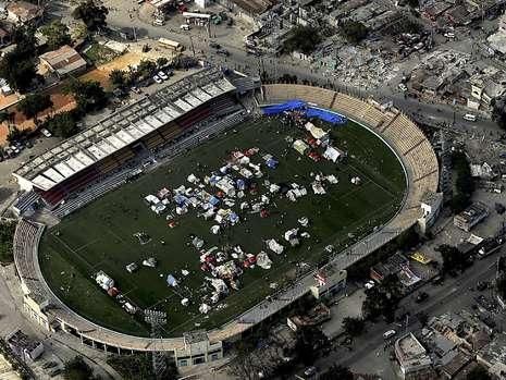 Imagini zguduitoare cu stadionul din Port au Prince, Haiti! Bild: "Stadionul apocalipsei"_10