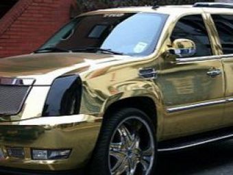 FOTO Diouf si-a luat Cadillac auriu!&nbsp;Englezii: &quot;Ce urat e!&quot;