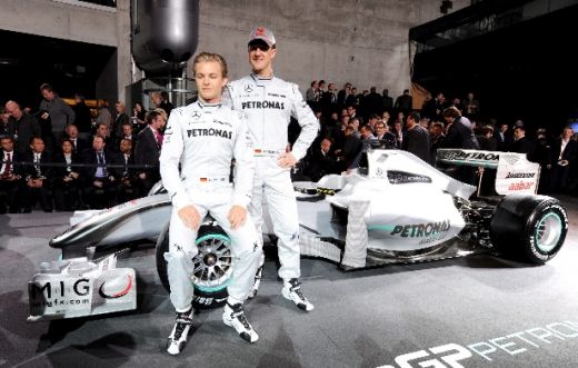 FOTO / Michael Schumacher, prezentat OFICIAL la Mercedes!_3