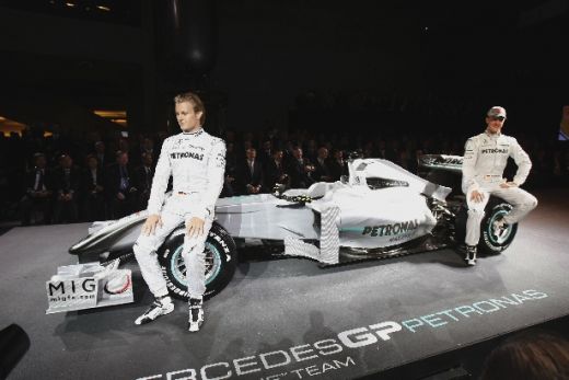 FOTO / Michael Schumacher, prezentat OFICIAL la Mercedes!_9