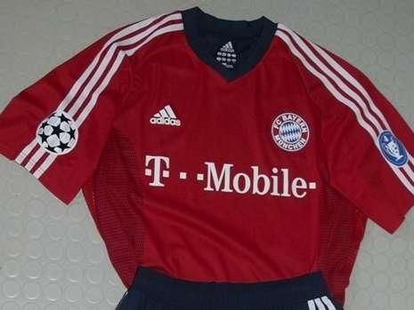 FOTO: Se poarta retro... Bayern isi trage un echipament vechi de 40 de ani :)_13