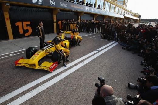 FOTO! Vezi cum va arata monopostul Renault F1 in 2010!_30