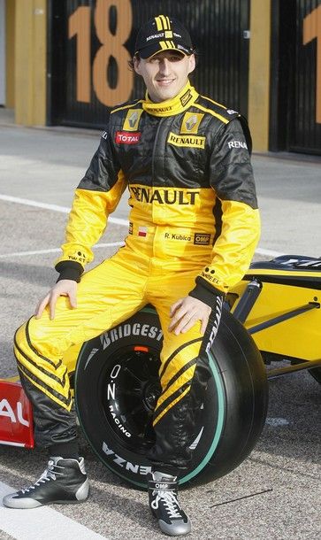 FOTO! Vezi cum va arata monopostul Renault F1 in 2010!_10
