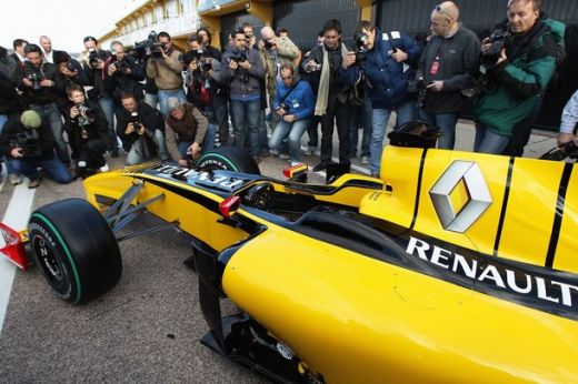 FOTO! Vezi cum va arata monopostul Renault F1 in 2010!_34