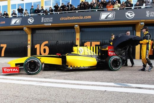 FOTO! Vezi cum va arata monopostul Renault F1 in 2010!_13