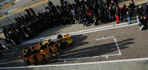 FOTO! Vezi cum va arata monopostul Renault F1 in 2010!_8