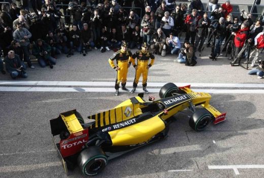 FOTO! Vezi cum va arata monopostul Renault F1 in 2010!_23