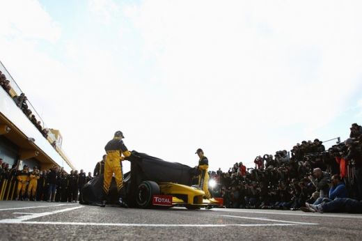 FOTO! Vezi cum va arata monopostul Renault F1 in 2010!_31