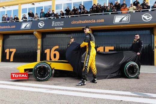 FOTO! Vezi cum va arata monopostul Renault F1 in 2010!_28