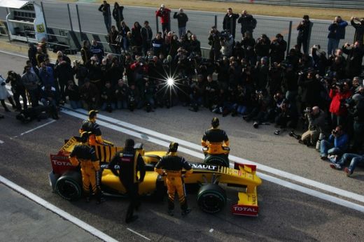 FOTO! Vezi cum va arata monopostul Renault F1 in 2010!_6