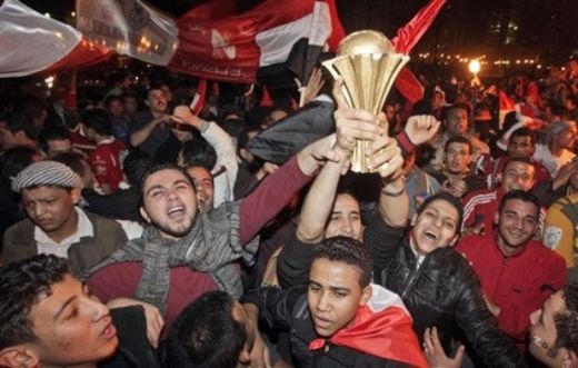 FOTO si VIDEO: Nebunie pe strazile din Cairo: Egipt este campioana Africii a treia oara consecutiv!_2