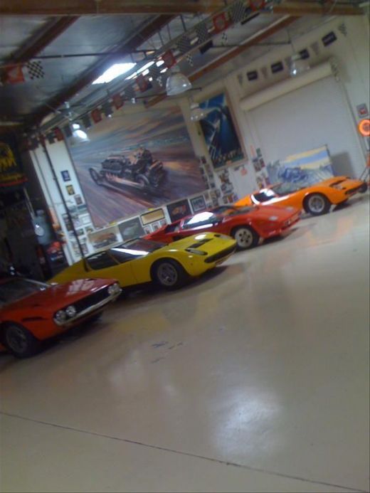 SUPER FOTO! Te-ai intrebat ce ascunde Jay Leno in garajul sau? UN MUZEU AUTO!_3