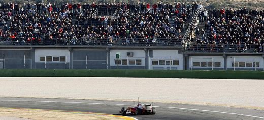 Peste 35.000 de spectatori la debutul lui Alonso la volanul unui Ferrari!_3