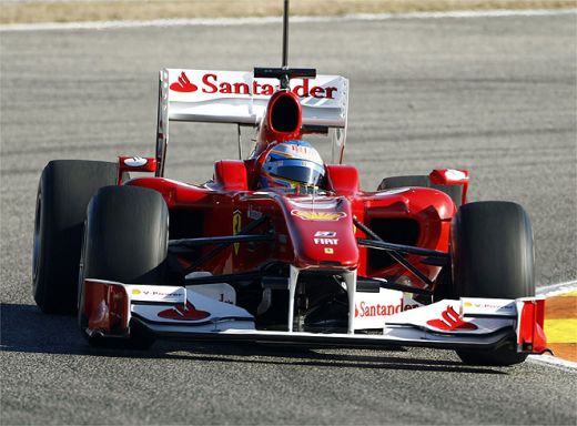 Peste 35.000 de spectatori la debutul lui Alonso la volanul unui Ferrari!_8