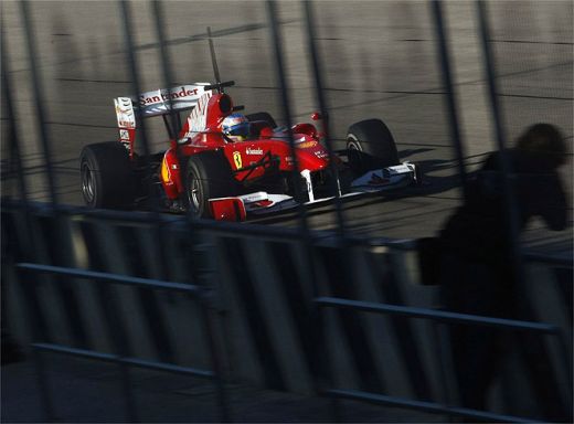 Peste 35.000 de spectatori la debutul lui Alonso la volanul unui Ferrari!_14