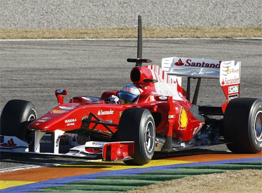 Peste 35.000 de spectatori la debutul lui Alonso la volanul unui Ferrari!_17
