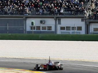 Peste 35.000 de spectatori la debutul lui Alonso la volanul unui Ferrari!