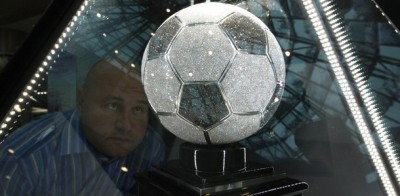 FOTO! Noua Cupa a Rusiei cu 43.000 diamante si 2.5 kg de aur alb! O ia Dan Petrescu?