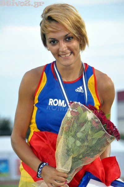 INTERVIU! Cea mai sexy atleta din Romania tine cu Dinamo si ar poza in Playboy... in tinuta speciala :)_10
