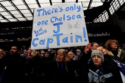 EMOTIONANT! Cum l-au sustinut fanii lui Chelsea pe Terry dupa ce a fost lasat fara banderola la nationala!_4