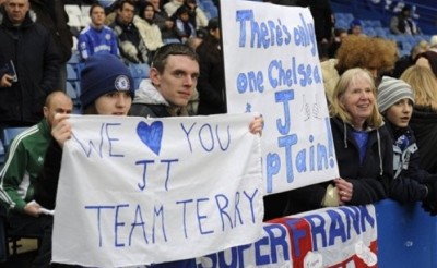 EMOTIONANT! Cum l-au sustinut fanii lui Chelsea pe Terry dupa ce a fost lasat fara banderola la nationala!_1